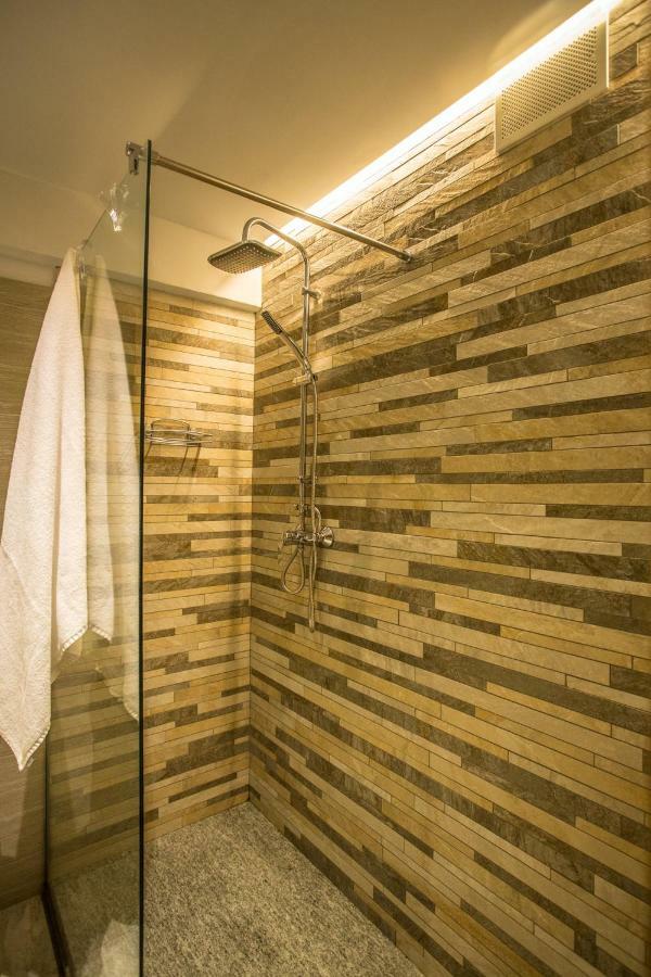 Alpine Rooms Guesthouse เบรยล์-แชร์วิเนีย ภายนอก รูปภาพ