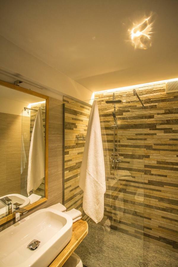 Alpine Rooms Guesthouse เบรยล์-แชร์วิเนีย ภายนอก รูปภาพ